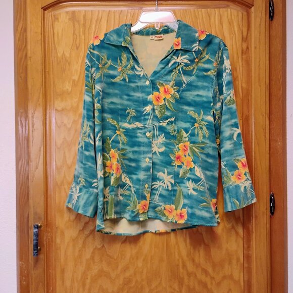 Beautiful Tianello Hawaiian print top size medium - Picture 1 of 7